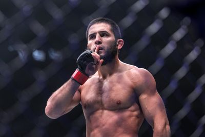 UFC champ Islam Makhachev jibes ‘permanent contender’ Dustin Poirier