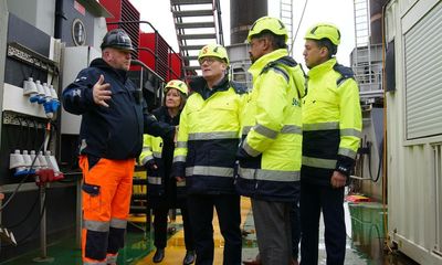 Starmer: Labour plan for state-backed offshore windfarms a ‘gamechanger’