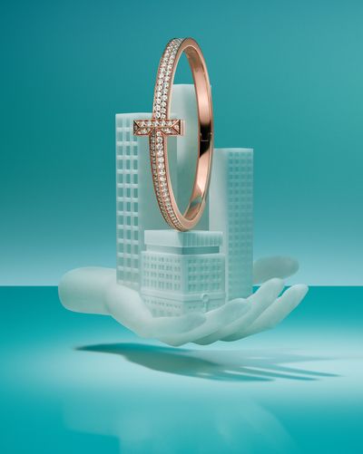 Tiffany & Co. Creates Mini Window Displays for Its New Celebrity Ambassador-Free Campaign