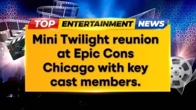 Twilight Cast Reunites For Fun Family Portrait At Epic Con