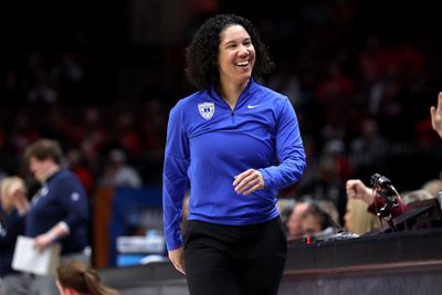Duke’s Kara Lawson had the perfect response reminding a reporter she’s a former hooper
