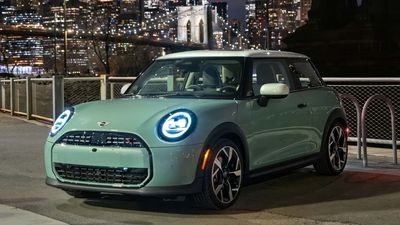 The 2025 Mini Cooper S Costs $33,195 and Doesn't Have a Manual