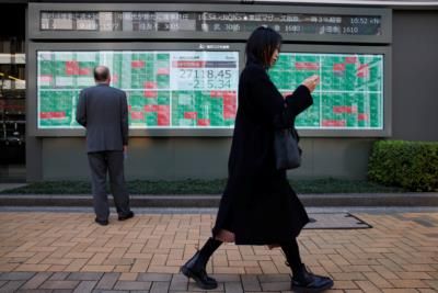 Asia Stocks Mixed, Yen Approaches Intervention Zone