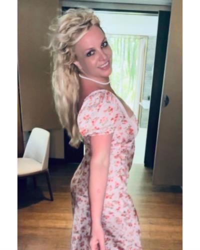 Britney Spears Radiates Effortless Beauty And Confidence In Floral Ensemble