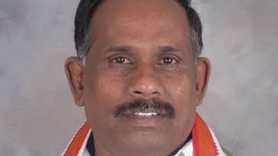 Andhra Pradesh Congress leader tells Jagan Mohan to explain to people his failures in “Memantha Siddham” bus yatra