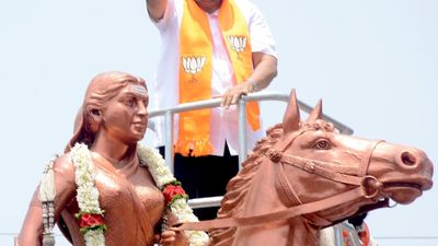 Large gathering welcomes Jagadish Shettar as he launches poll campaign in Belagavi