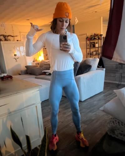 Ashley Horner's Stylish And Sporty Mirror Selfie