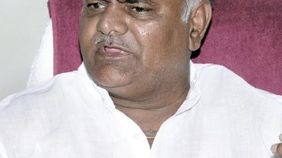 Modi wave is created by media, says Shivanand Patil