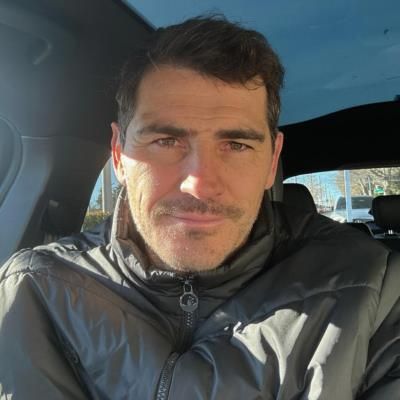 Iker Casillas: Spontaneous Selfie Blending Technology And Everyday Life