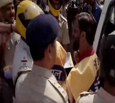 AAP workers protesting against Kejriwal's arrest detained by police