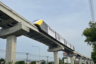 Yellow Line suspended after parts fall onto street