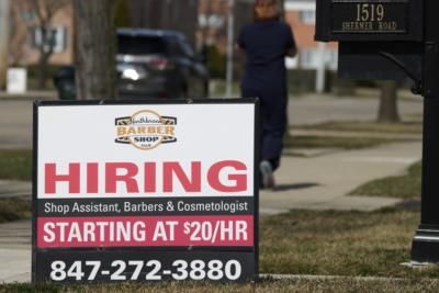 US Unemployment Claims Fall, Economy Grows Stronger