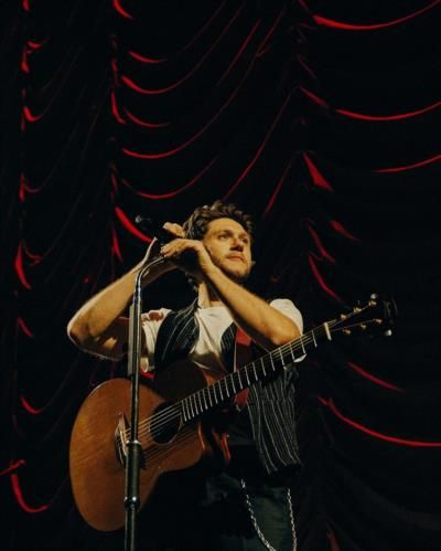 Niall Horan: Electrifying Performer Delivers Unforgettable Concert Experience