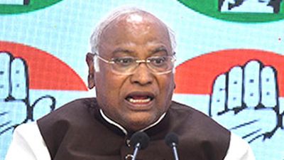 Modi govt. should apologise to youth for the flawed Agniveer scheme: Kharge