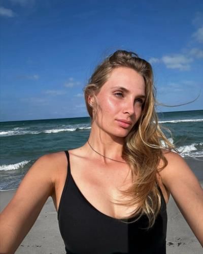 Dayana Yastremska Radiates Confidence In Beach Selfie