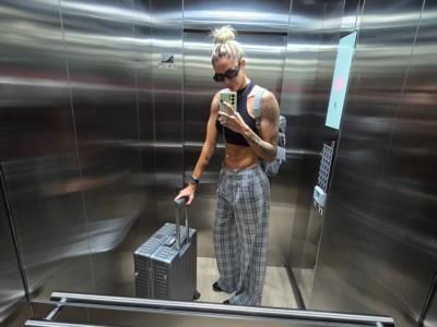 Thaisa Daher Radiates Sophistication In Elevator Selfie