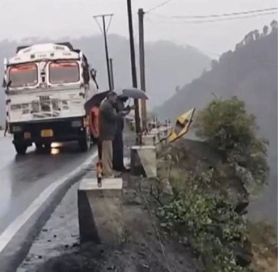 Ten dead as taxi rolls down gorge on Jammu-Srinagar National Highway