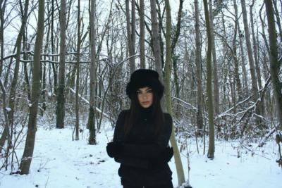 Embracing Winter: Anja Radic's Chic Snowy Adventure