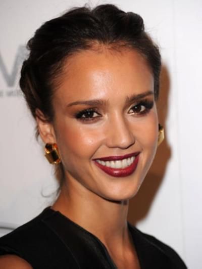 Jessica Alba's Glamorous Makeup And Hairstyling Transformation