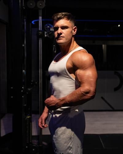 Rob Lipsett's Inspiring Gym Snapshot Exudes Determination And Commitment