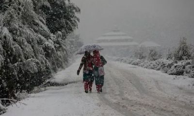 Rains lash J&K for 2nd day, snow blankets Pahalgam