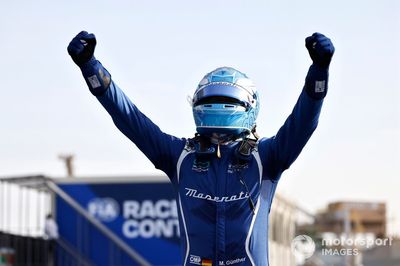 Tokyo E-Prix: Guenther resists late Rowland pressure to win