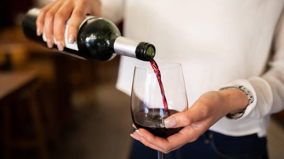 Moderate amounts of alcohol increase heart disease risk in women