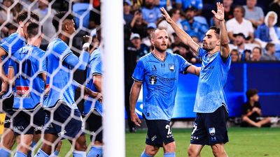 Sydney win a setback for Mariners in race for top spot