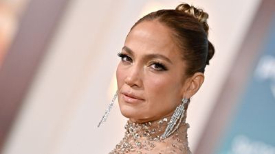 Jennifer Lopez guarantees privacy with a planting technique that turns her backyard into a secluded sanctuary