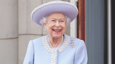 The Queen's seriously precise bath time routine that involved a thermometer and a cup of tea
