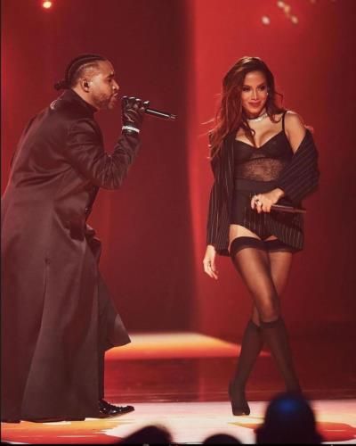 DON OMAR And Anitta's Dynamic On-Stage Celebration