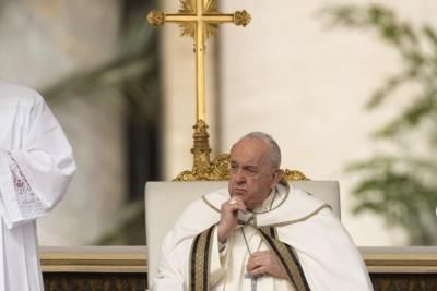 Pope Francis Leads Easter Mass Despite Health Concerns