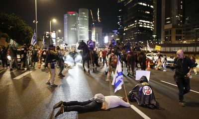 Tens of thousands of Israeli protesters call for Netanyahu’s removal