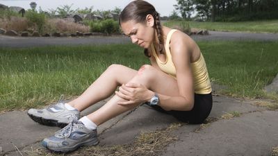 How to treat minor injuries during a run: what to do after a fall