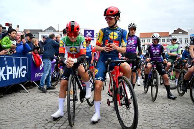 Crash forces Lizzie Deignan, Marlen Reusser to abandon Tour of Flanders