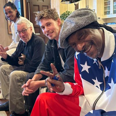 Robert De Niro, Snoop Dogg and Austin Butler Have Dinner Together... And No, This Isn't the Start of A Joke