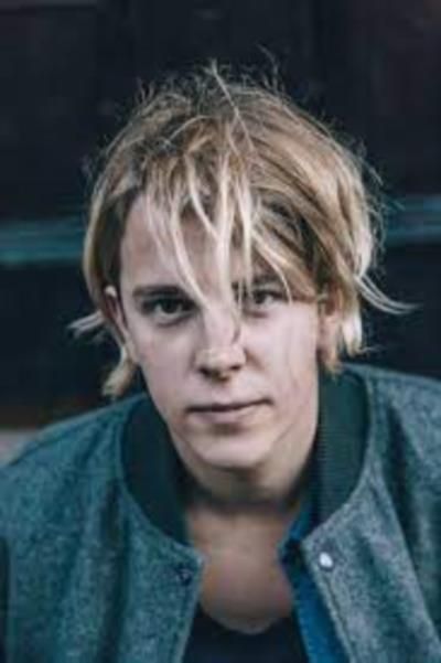 Tom Odell's Electrifying Performance: A Captivating Black-And-White Experience
