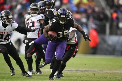 Former Ravens RB Gus Edwards switching up jersey number after signing with Chargers