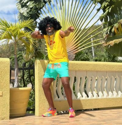Chris Gayle's Stylish Yellow And Cyan Outfit