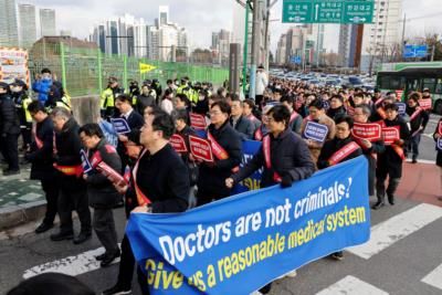 South Korea President Stands Firm Amid Doctor Protests