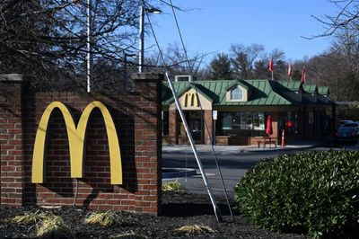 California Fast Food Workers Get $20 Hourly Minimum