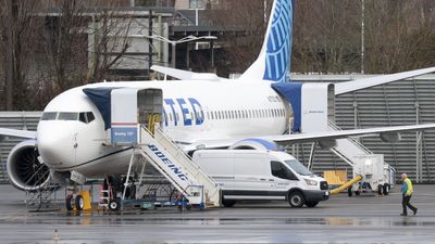 United asks pilots to take unpaid leave in May because of delivery delays at Boeing
