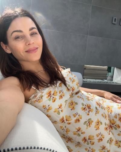 Jenna Dewan Radiates Joy In Baby Bump Selfie