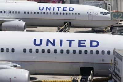 United Airlines Pilots Asked To Take Time Off Due To Delays