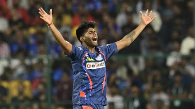 IPL-17: RCB vs LSG | Mayank sizzles as Super Giants force Royal Challengers into submission