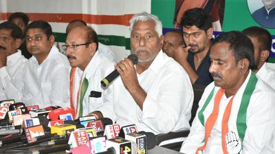 Nizamabad Congress MP candidate Jeevan Reddy promises revival of sugar factories, city development