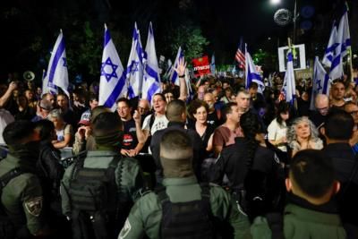 Anti-Government Protestors Breach Security Near Israeli Prime Minister's Residence