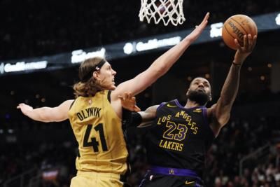 Lebron James Leads Lakers To Victory Over Raptors