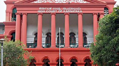 : Man tries to end life in front of judges in Karnataka High Court