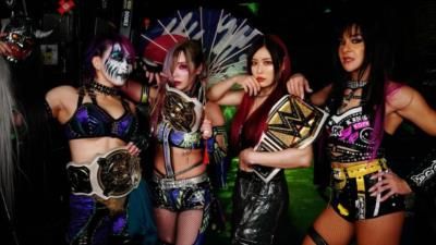 Female Wrestlers Uniting In Strength And Unity